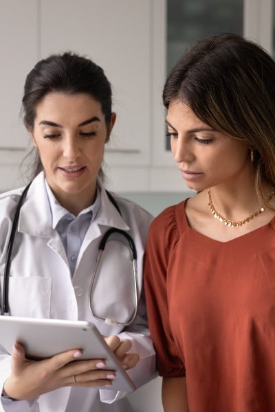Female patient talks with nurse before appointment