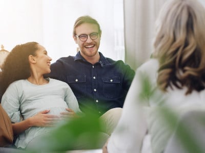 happy couple taking pregnancy classes from mentor